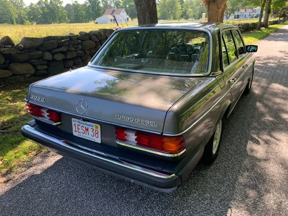 1984 Mercedes-Benz W123 Sedan - Image 8 of 31