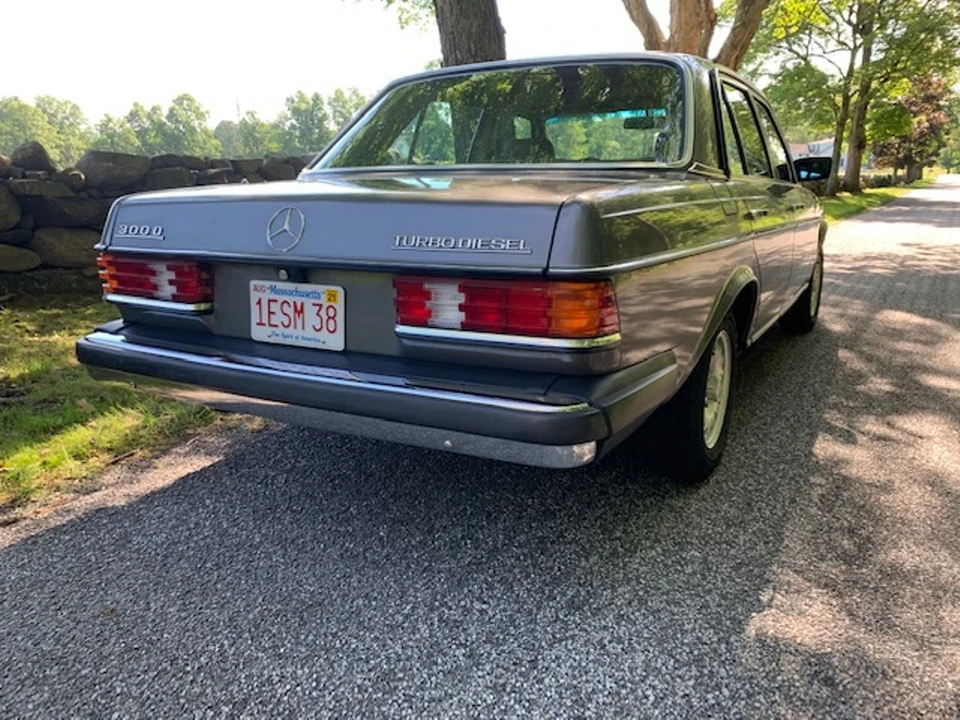 1984 Mercedes-Benz W123 Sedan - Image 9 of 31