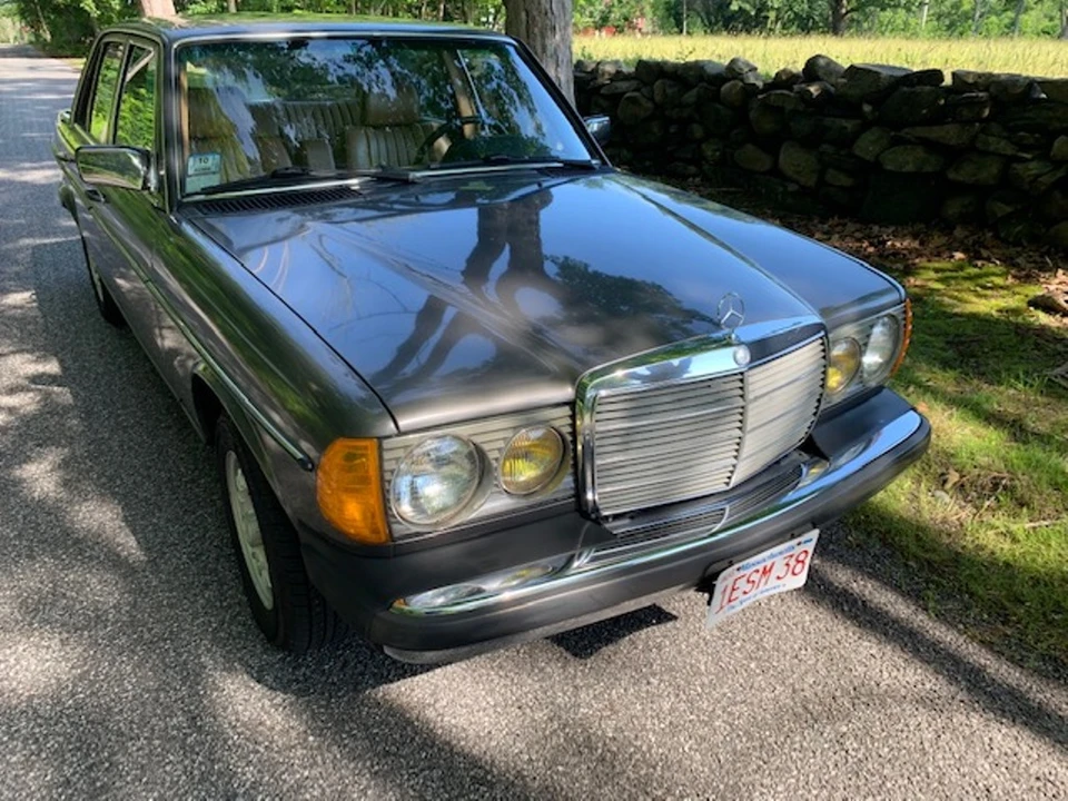 1984 Mercedes-Benz W123 Sedan - Image 11 of 31