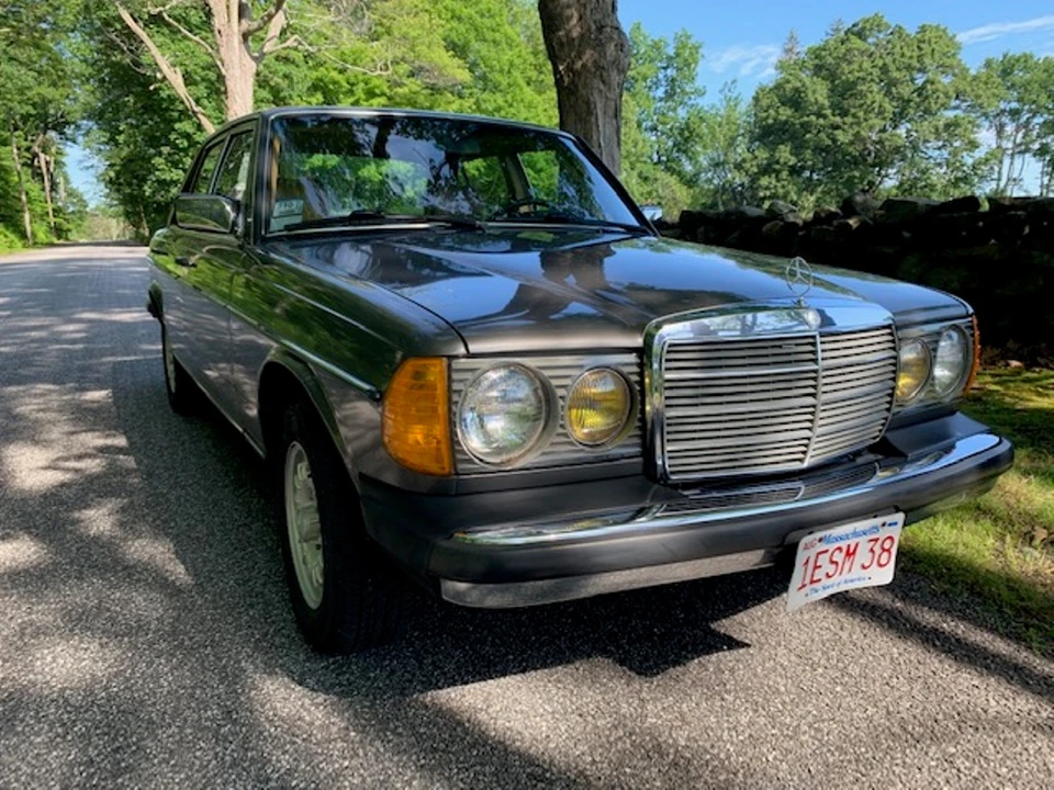 1984 Mercedes-Benz W123 Sedan - Image 12 of 31