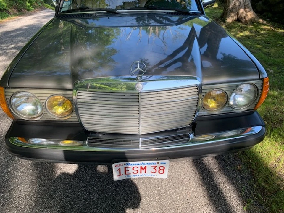 1984 Mercedes-Benz W123 Sedan - Image 15 of 31