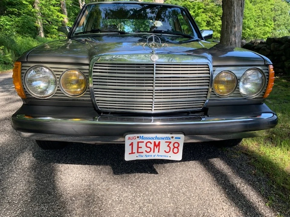 1984 Mercedes-Benz W123 Sedan - Image 14 of 31
