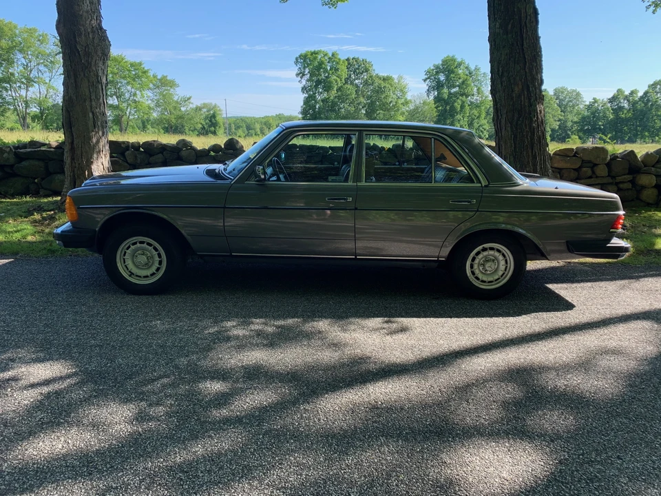 1984 Mercedes-Benz W123 Sedan - Image 4 of 31