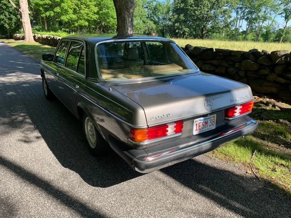 1984 Mercedes-Benz W123 Sedan - Image 5 of 31