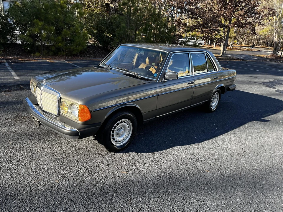 1984 Mercedes-Benz W123 Sedan - Image 3 of 31