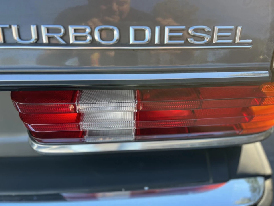 1984 Mercedes-Benz W123 Sedan - Image 22 of 31