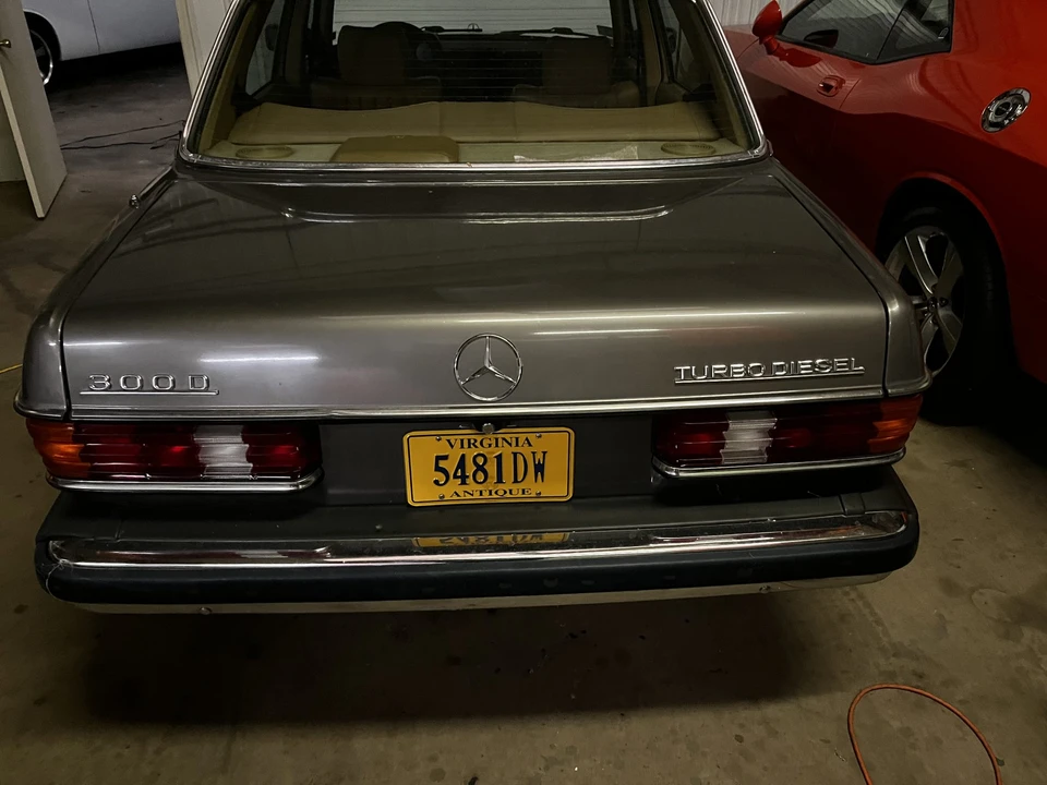 1984 Mercedes-Benz W123 Sedan - Image 21 of 31