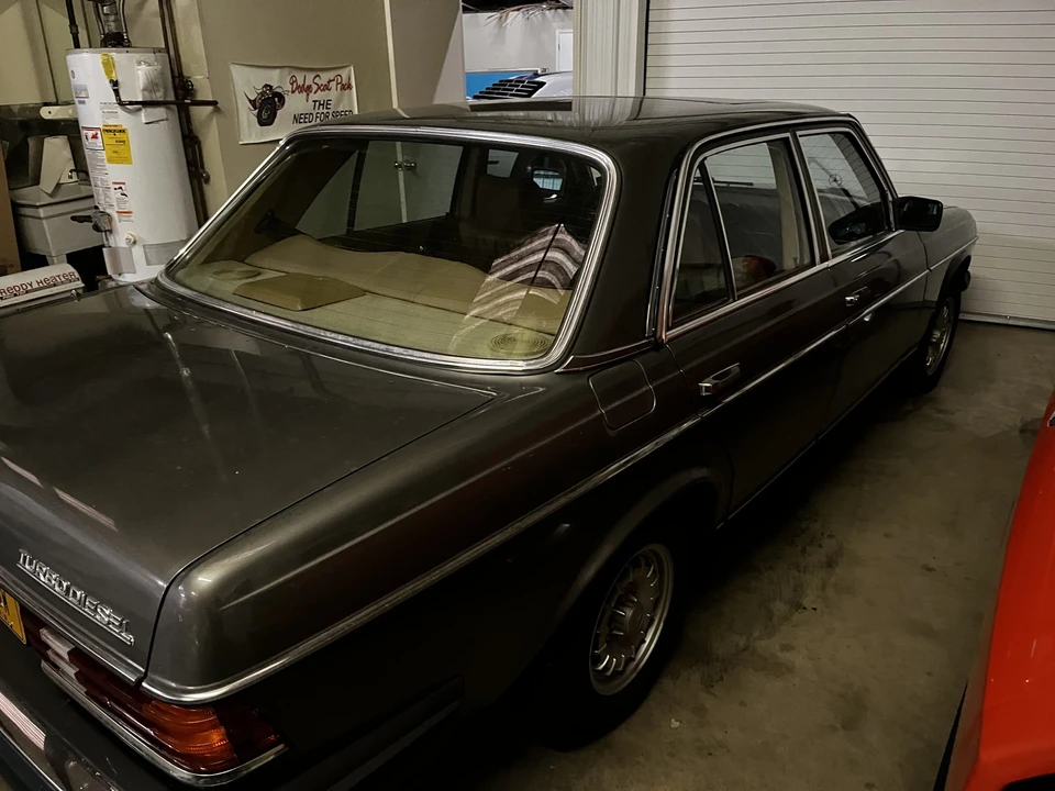 1984 Mercedes-Benz W123 Sedan - Image 18 of 31