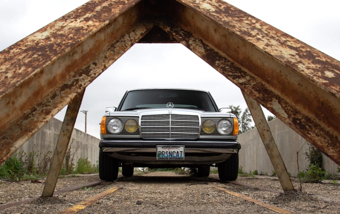 1984 Mercedes-Benz W123 Sedan - Image 2 of 31