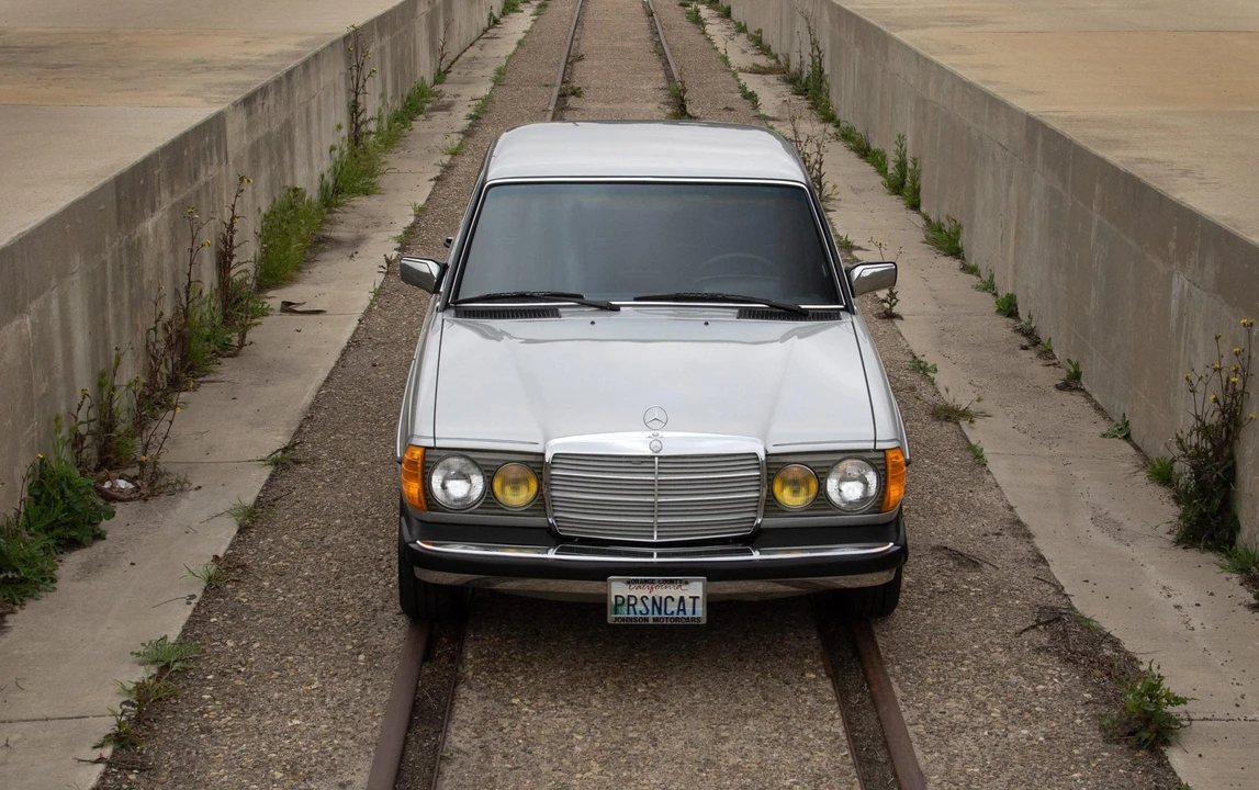 1984 Mercedes-Benz W123 Sedan - Image 6 of 31