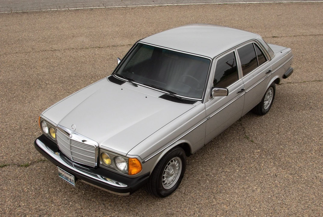 1984 Mercedes-Benz W123 Sedan - Image 26 of 31