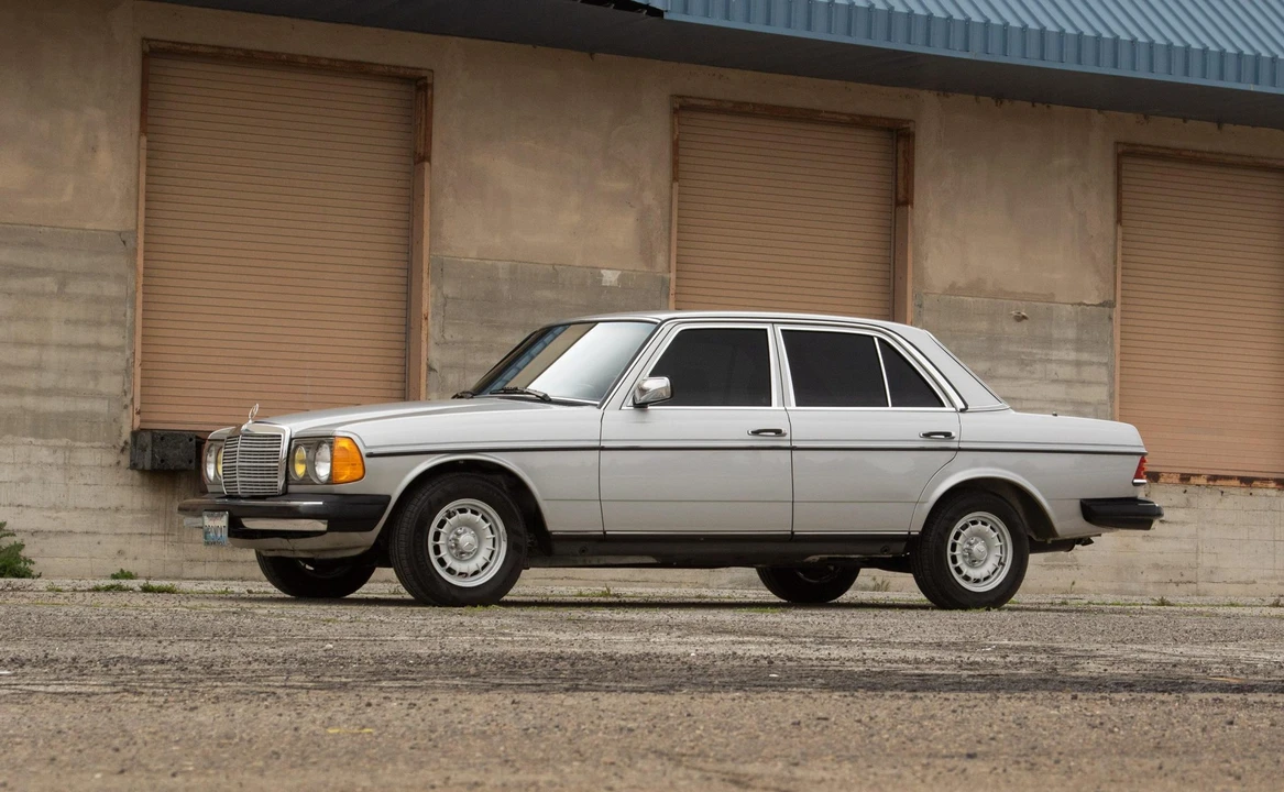 1984 Mercedes-Benz W123 Sedan - Image 10 of 31