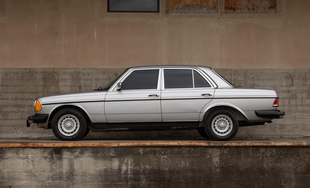1984 Mercedes-Benz W123 Sedan - Image 11 of 31