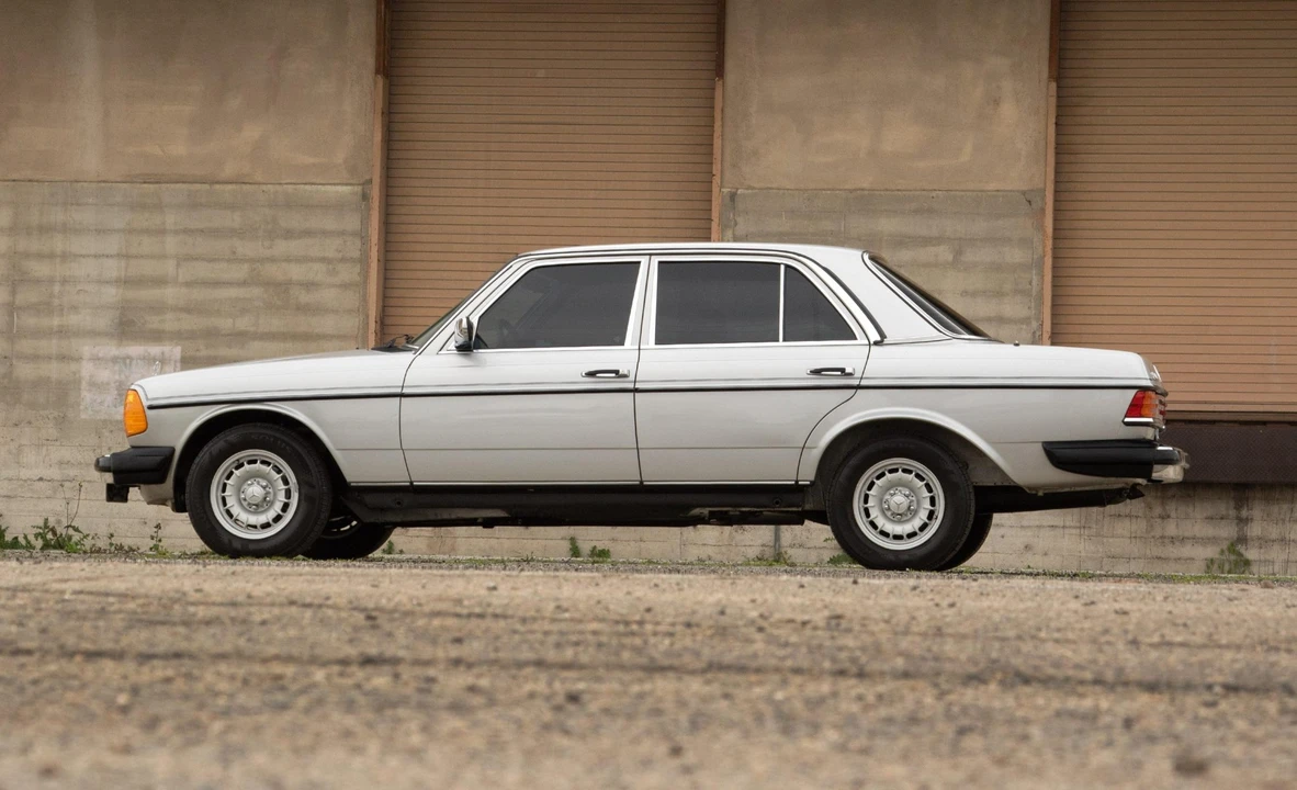 1984 Mercedes-Benz W123 Sedan - Image 12 of 31