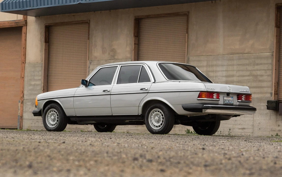 1984 Mercedes-Benz W123 Sedan - Image 13 of 31