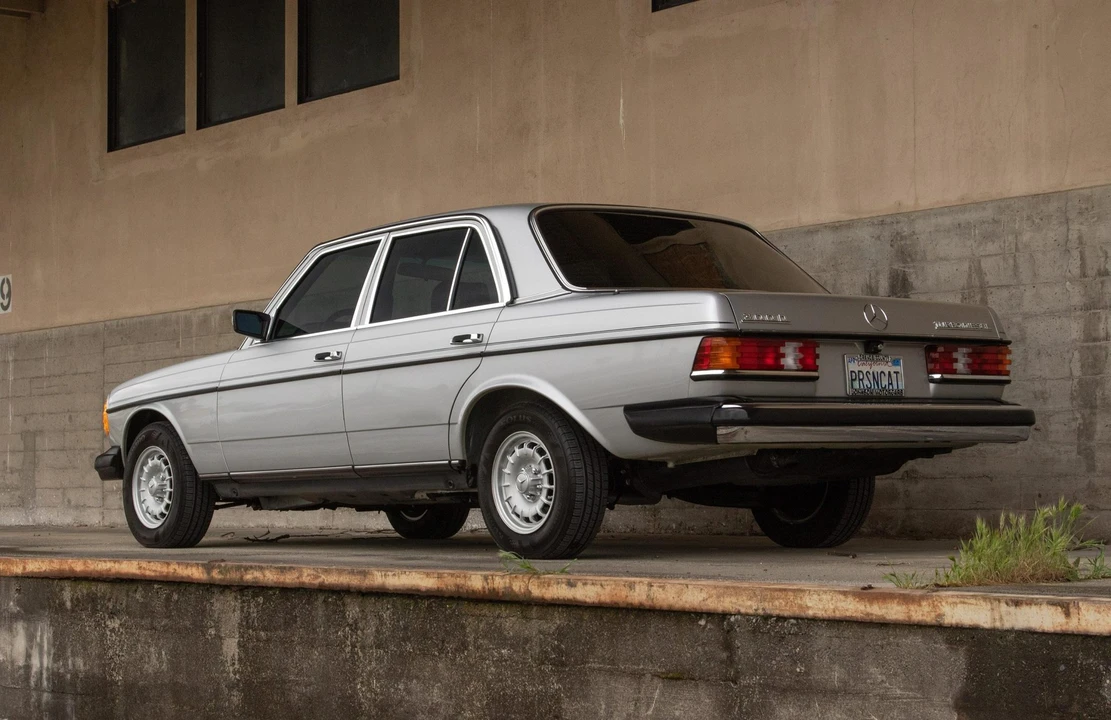 1984 Mercedes-Benz W123 Sedan - Image 14 of 31