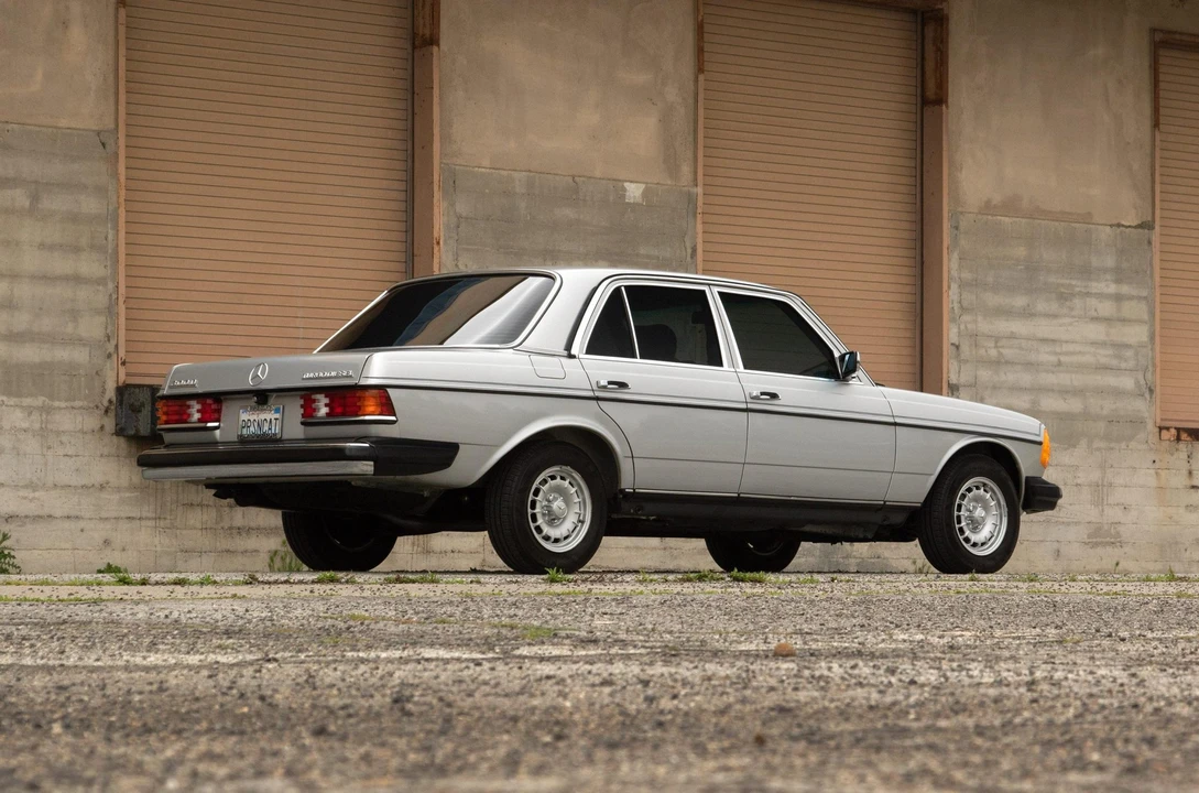 1984 Mercedes-Benz W123 Sedan - Image 18 of 31