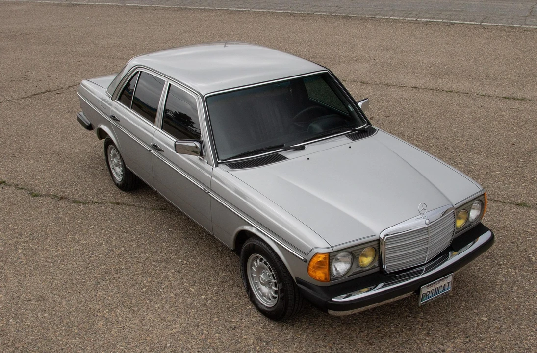1984 Mercedes-Benz W123 Sedan - Image 23 of 31