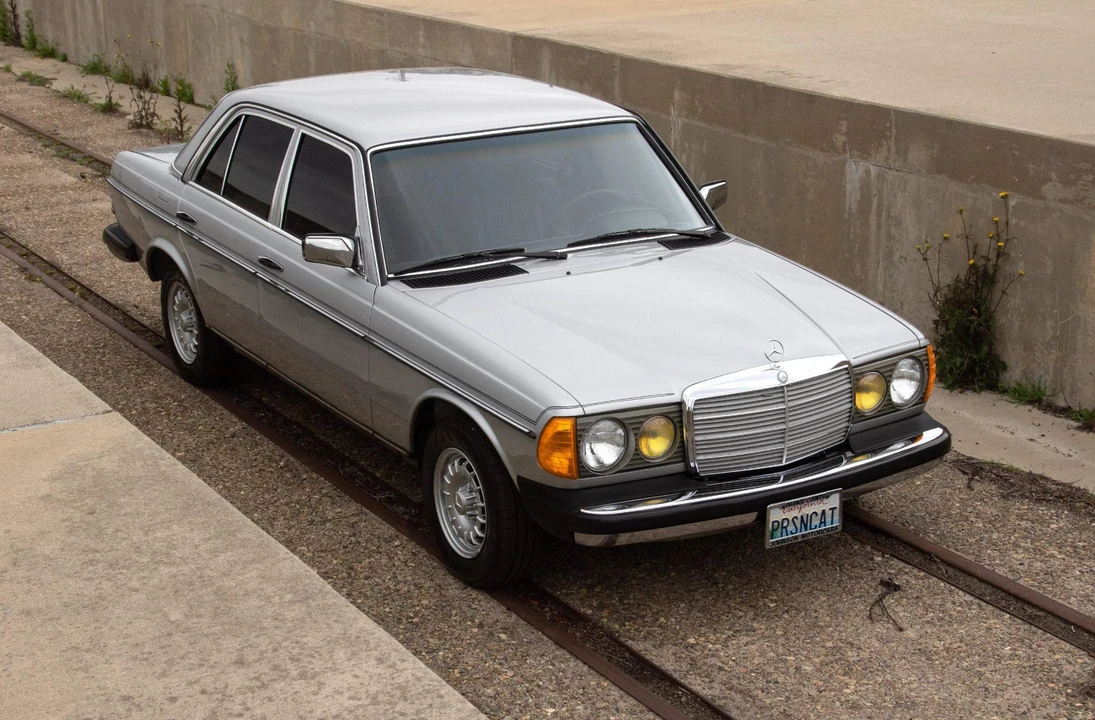 1984 Mercedes-Benz W123 Sedan - Image 24 of 31