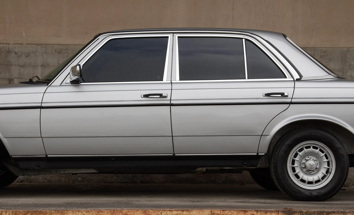 1984 Mercedes-Benz W123 Sedan - Image 29 of 31