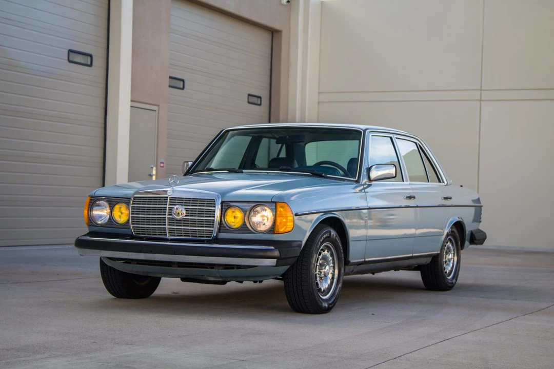 1984 Mercedes-Benz W123 Sedan - Image 9 of 31