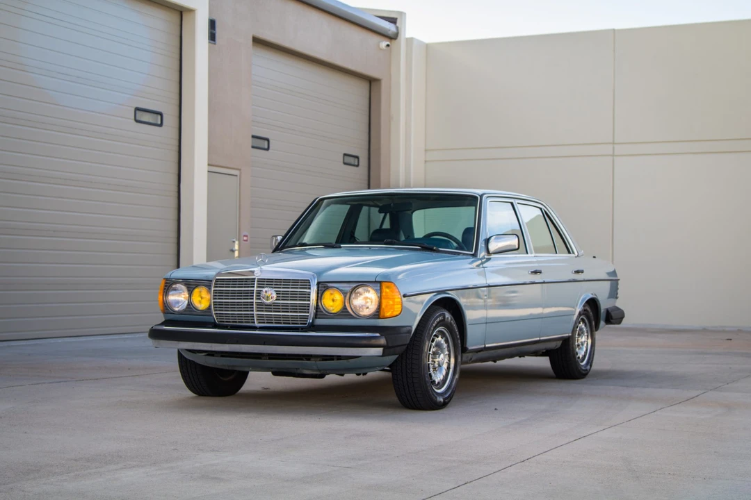 1984 Mercedes-Benz W123 Sedan - Image 10 of 31