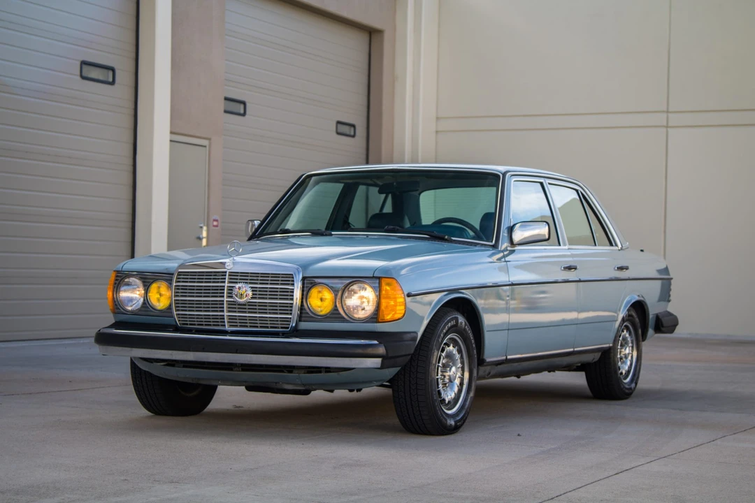 1984 Mercedes-Benz W123 Sedan - Image 11 of 31