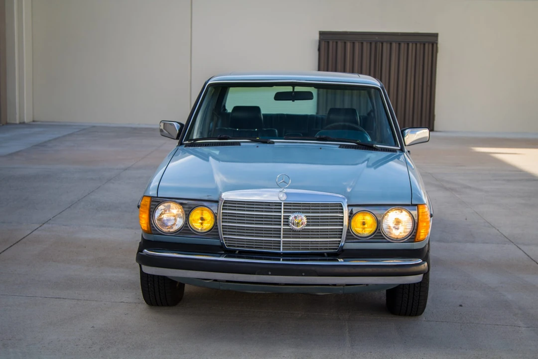 1984 Mercedes-Benz W123 Sedan - Image 14 of 31