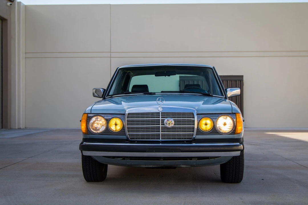 1984 Mercedes-Benz W123 Sedan - Image 15 of 31