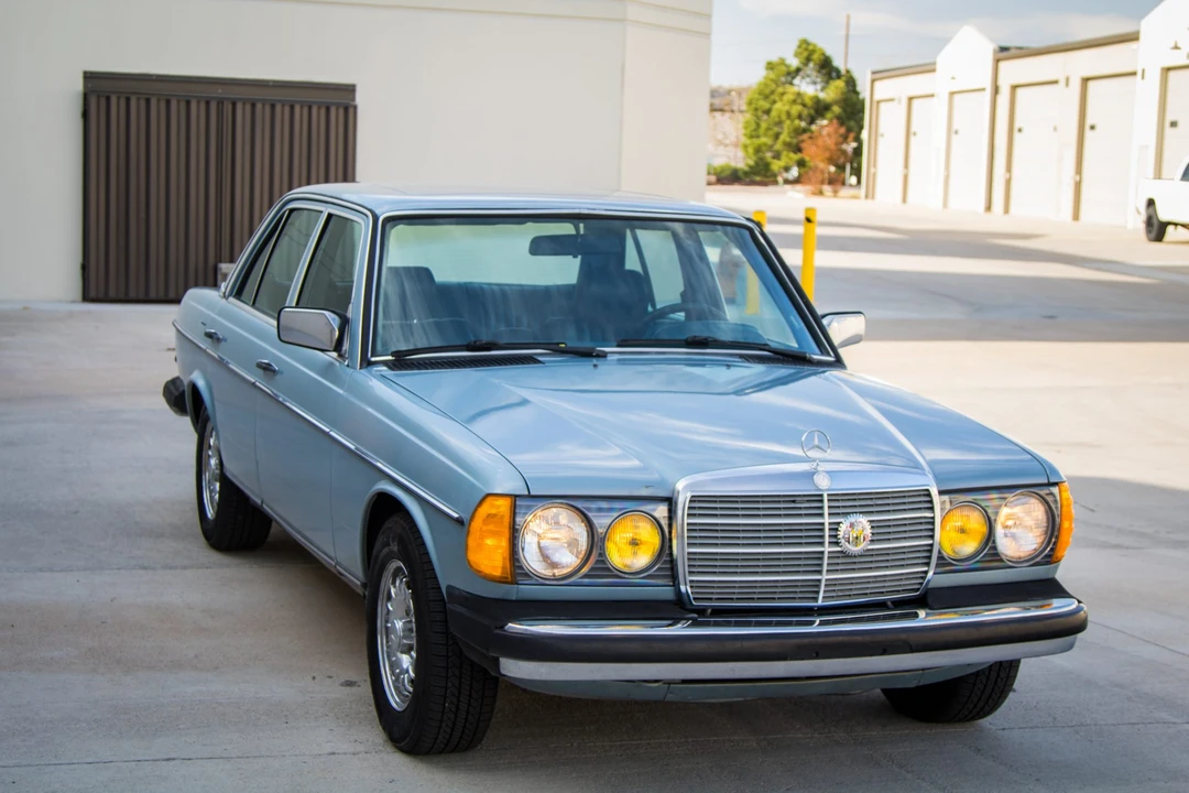 1984 Mercedes-Benz W123 Sedan - Image 25 of 31