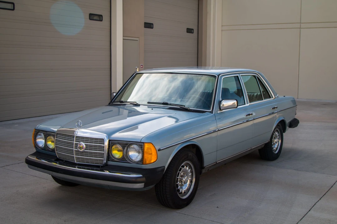 1984 Mercedes-Benz W123 Sedan - Image 7 of 31