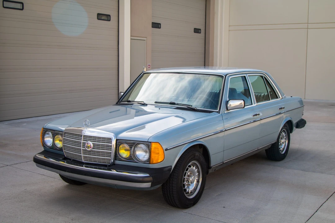 1984 Mercedes-Benz W123 Sedan - Image 6 of 31