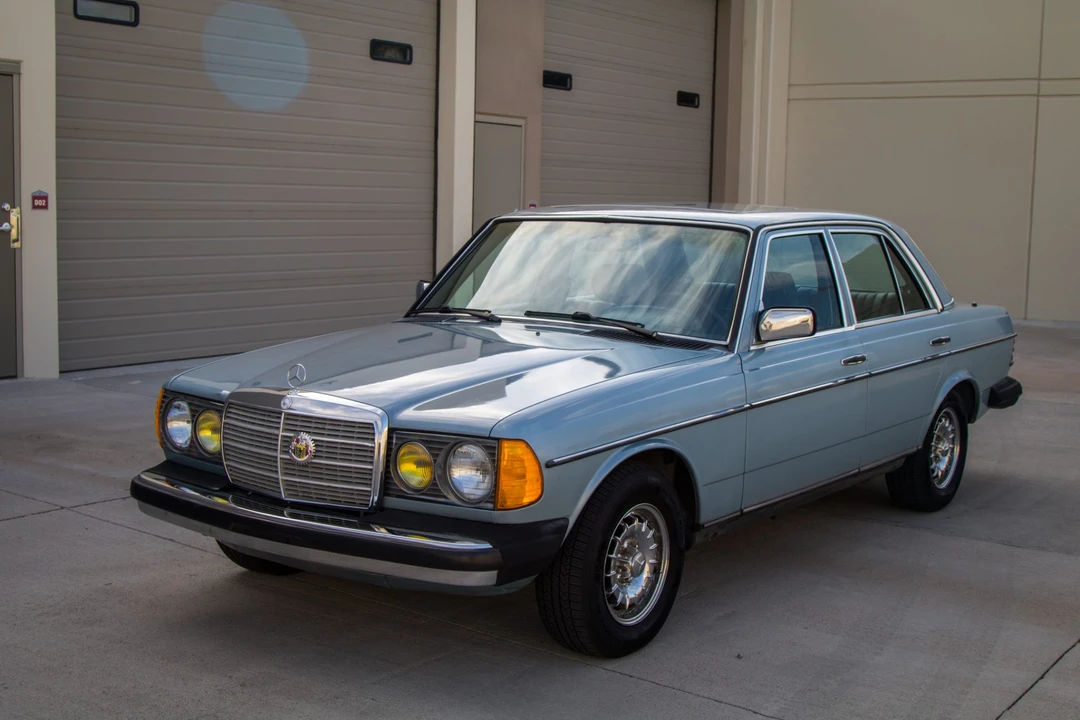 1984 Mercedes-Benz W123 Sedan - Image 4 of 31