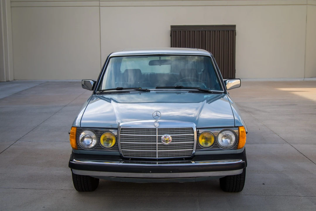 1984 Mercedes-Benz W123 Sedan - Image 16 of 31