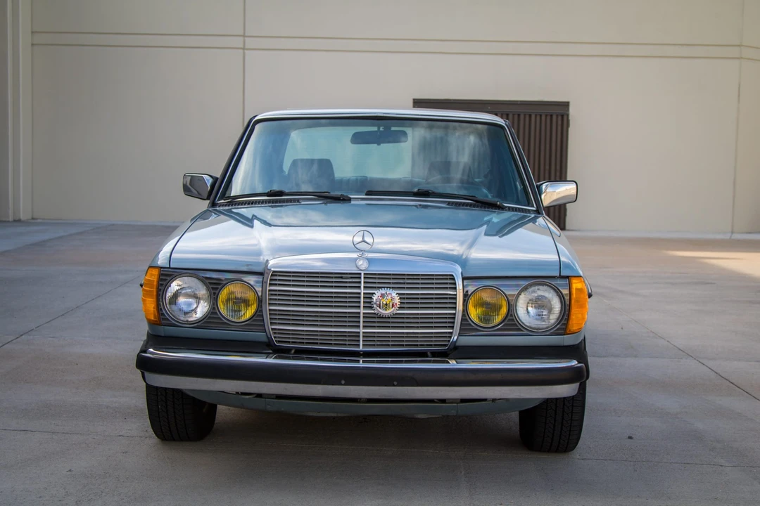 1984 Mercedes-Benz W123 Sedan - Image 17 of 31