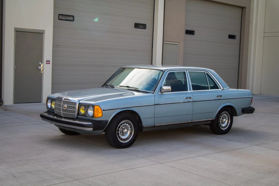 1984 Mercedes-Benz W123 Sedan - Image 2 of 31