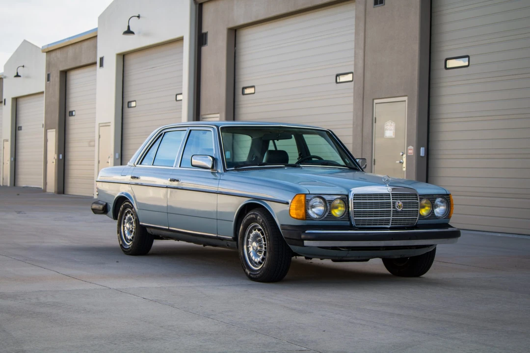 1984 Mercedes-Benz W123 Sedan - Image 30 of 31