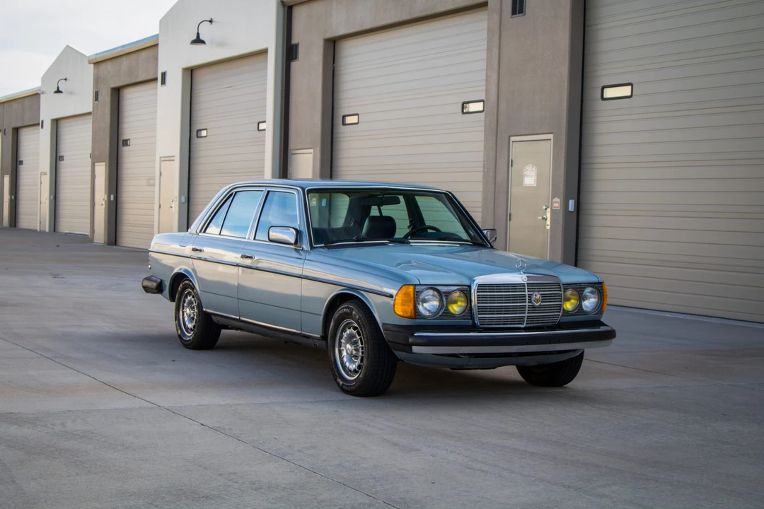 1984 Mercedes-Benz W123 Sedan - Image 29 of 31