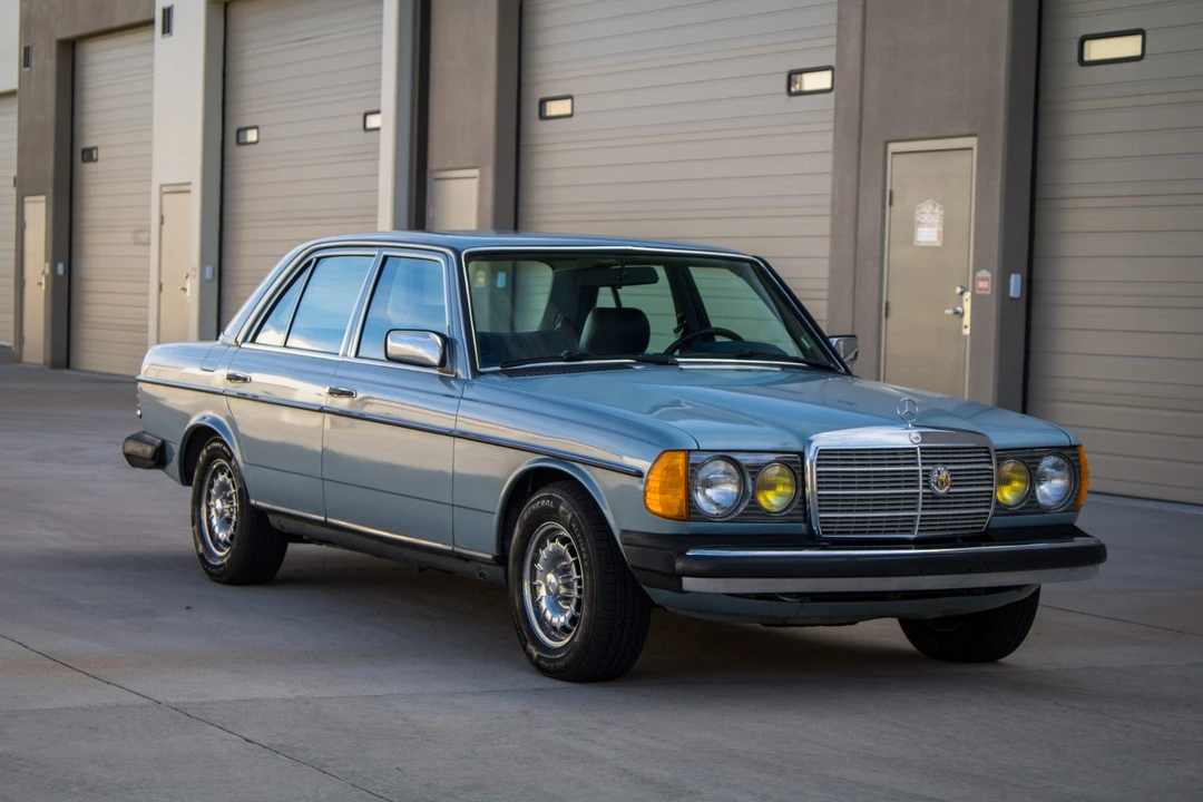 1984 Mercedes-Benz W123 Sedan - Image 28 of 31