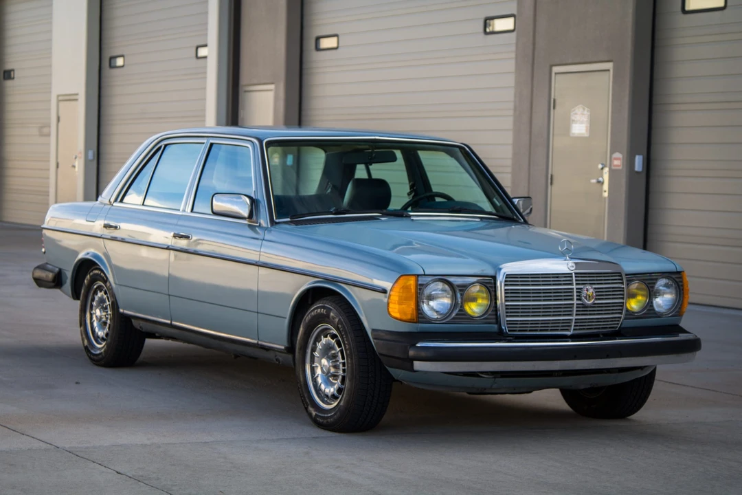 1984 Mercedes-Benz W123 Sedan - Image 27 of 31