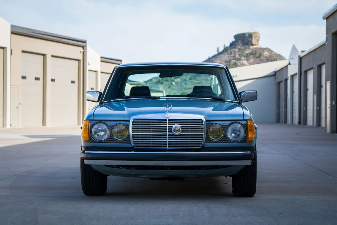 1984 Mercedes-Benz W123 Sedan - Image 19 of 31