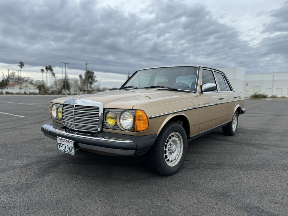 1984 Mercedes-Benz W123 Sedan - Image 3 of 31