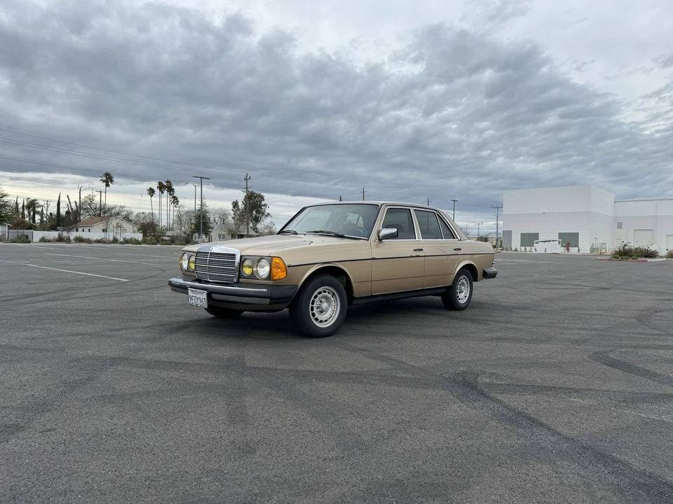 1984 Mercedes-Benz W123 Sedan - Image 4 of 31