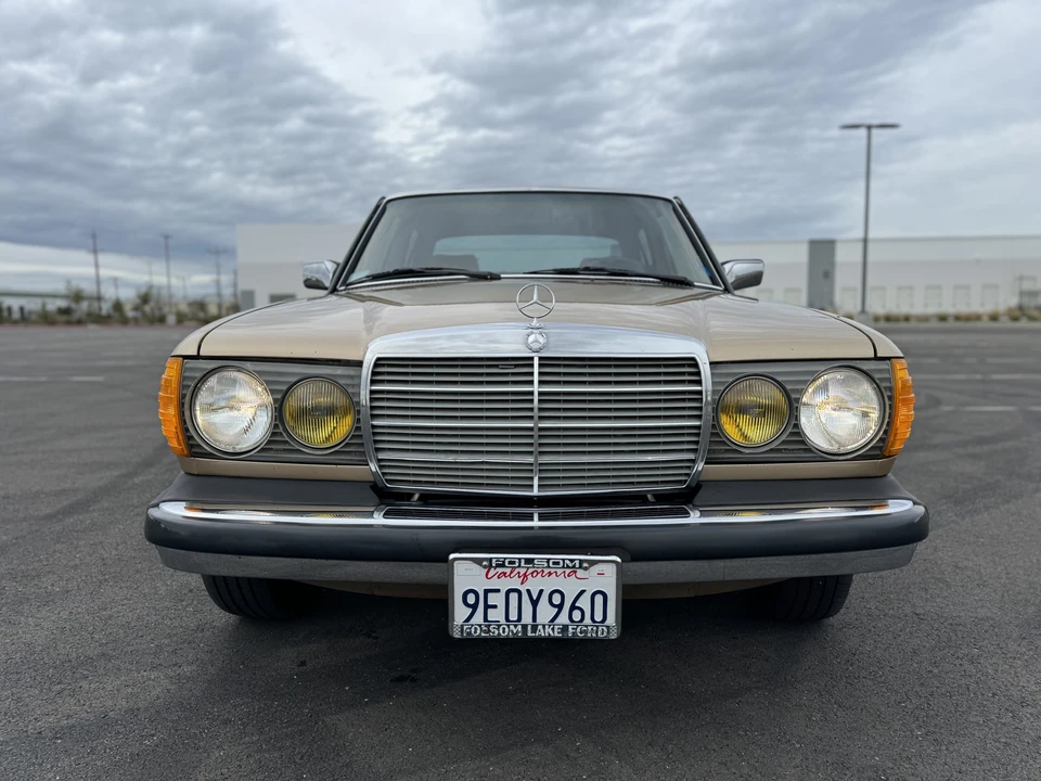 1984 Mercedes-Benz W123 Sedan - Image 2 of 31