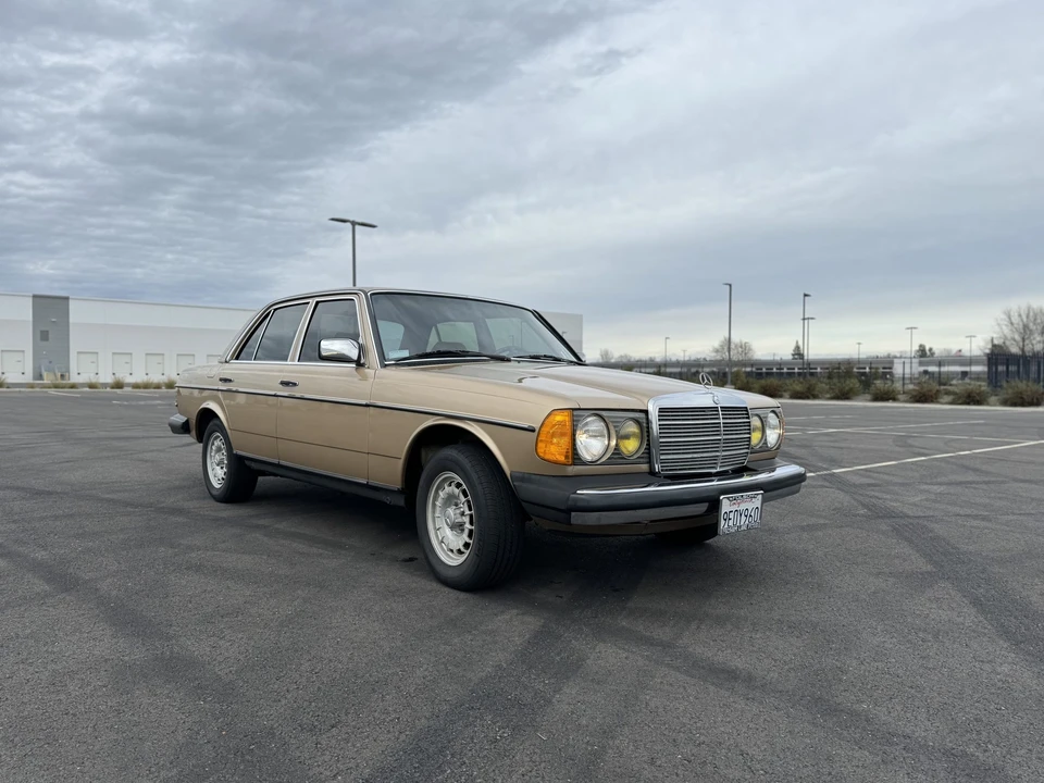 1984 Mercedes-Benz W123 Sedan - Image 10 of 31