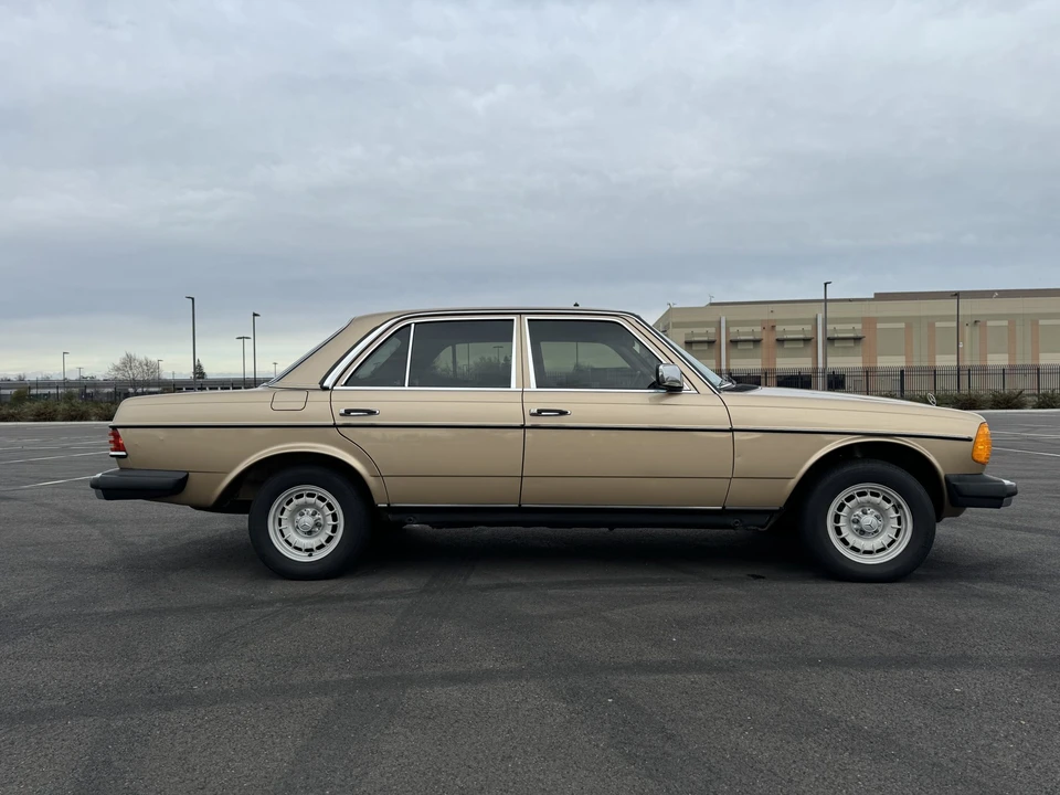 1984 Mercedes-Benz W123 Sedan - Image 9 of 31
