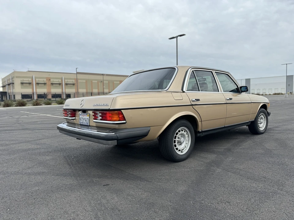 1984 Mercedes-Benz W123 Sedan - Image 8 of 31