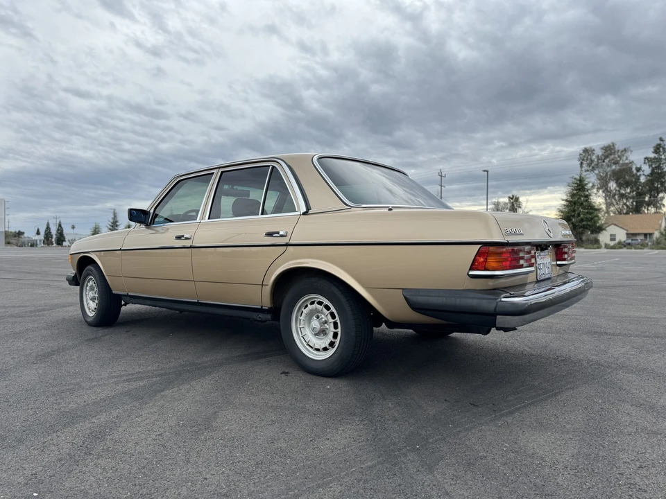 1984 Mercedes-Benz W123 Sedan - Image 6 of 31