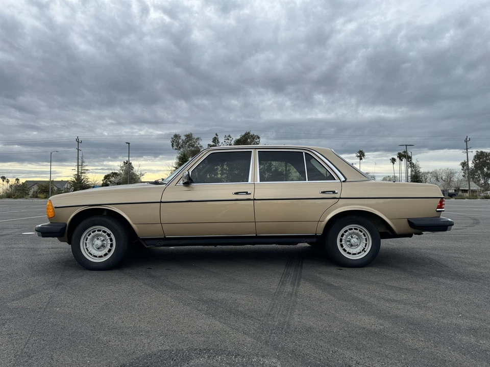 1984 Mercedes-Benz W123 Sedan - Image 5 of 31