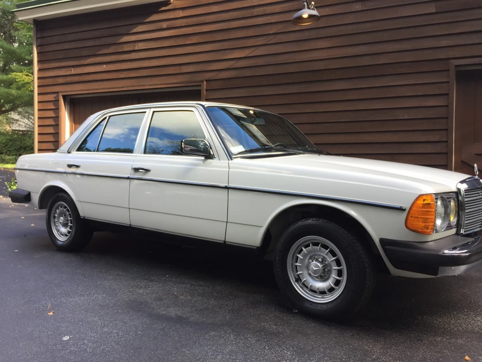 1984 Mercedes-Benz W123 Sedan - Image 4 of 31